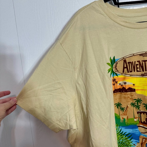 NWT. DISNEYLAND RESORT ADVENTURELAND BEIGE T-SHIRT 3XL. - Picture 7 of 13